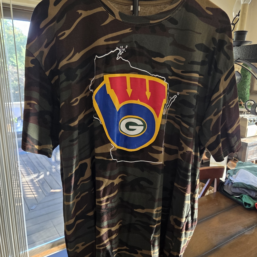 Camouflage t-shirt featuring a combined logo of Wisconsin sports teams (J196)